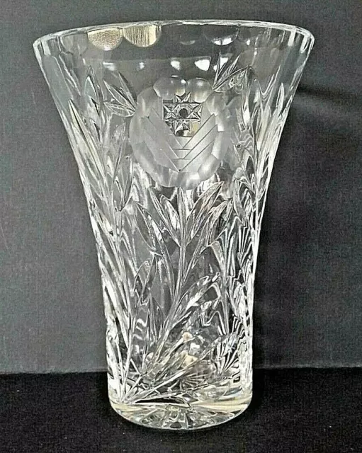 Vase en cristal de Bohème taillé, forme Tulipe.