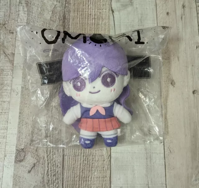 Hello again from Acen! I went and showed OMOCAT my OMORI plush