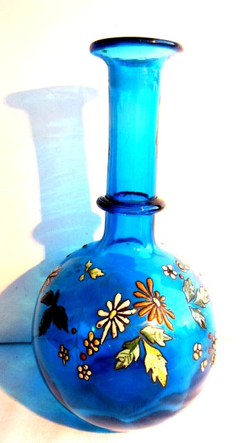Carafe boule en verre bleu-nuit, émaillée Legras: Pâquerettes et feuillage