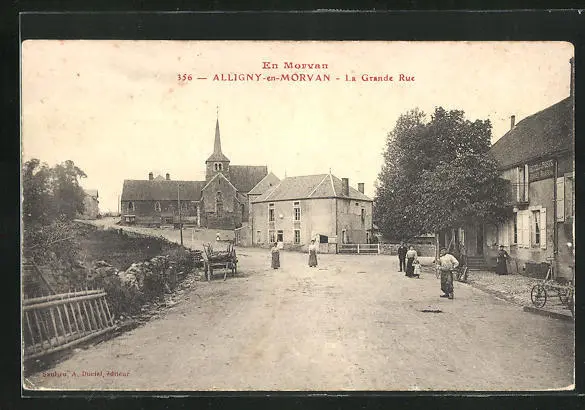 CPA Alligny-en-Morvan, La Grande Rue, vue de la rue