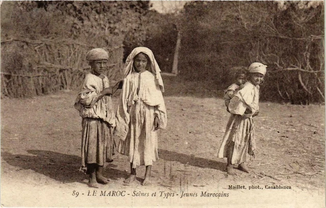 CPA AK Le Maroc Scenes et Types Jeunes Marocains MAROC (738669)
