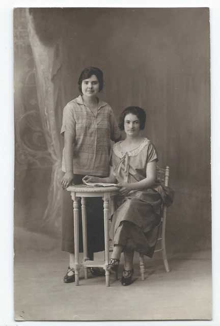 BP113 Carte Photo vintage card RPPC femme women assise mode fashion