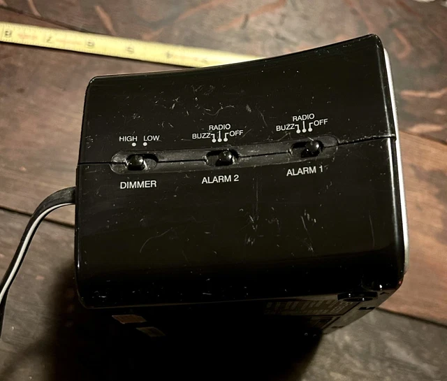 VINTAGE EMERSON SMART Set AM/FM Alarm Clock Radio Model No. CKS9031