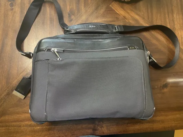 Tumi Arrive Sawyer Briefcase Grey - Lightly Used