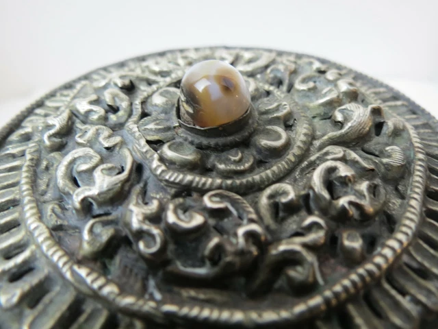 RARE Old Burmese Sterling Silver Betel Nut Box Ornate Figural Repousse Agate Top 10