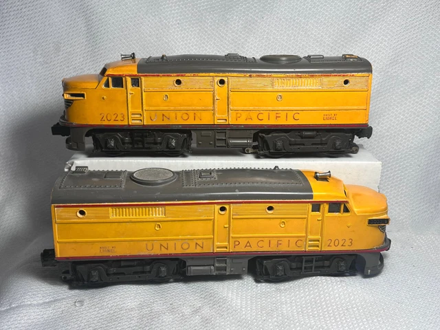 VTG Lionel 2023 Union Pacific Diesel Locomotive & Dummy O Gauge Gray & Yellow 2