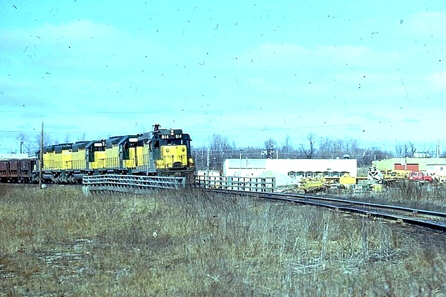 Chicago & North Western Railway # 814, GP30 diesel loco ORIG 35mm color slide