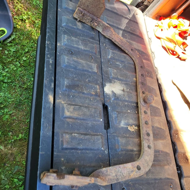 FARMALL CUB INTERNATIONAL draw bar hitch assembly with mounting plates