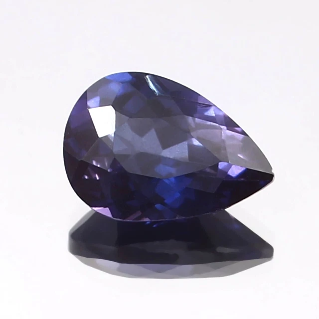 Saphir Violet De Ceylan Naturel 7.75 Carats - Pierre Taillée émeraude, Pur à La Loupe (chauffé)