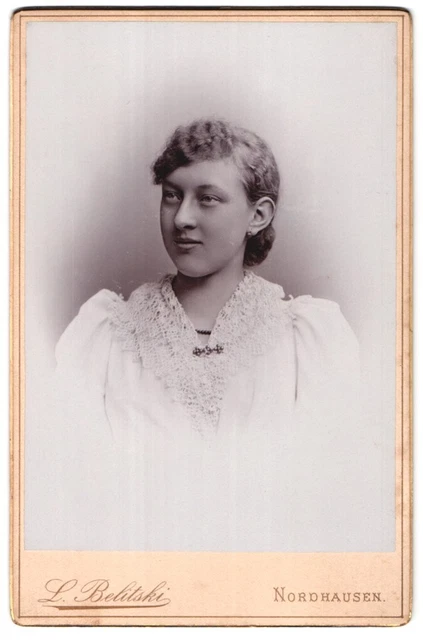 Fotografie L. Belitski, Nordhausen, Freiheit 14, Portrait junge Dame in hübsche
