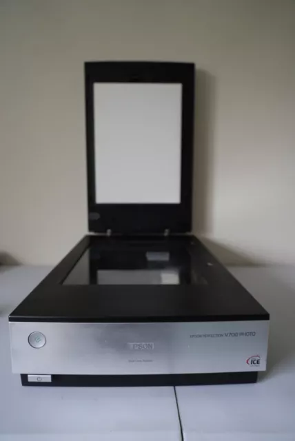 Epson Perfection V700 Photo Scanner - sparingly used, excellent condition