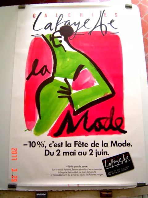 AFFICHE 120 x 160 cm ancienne : LA MODE  GALERIES LAFAYETTE - PARIS / FEMME MATS