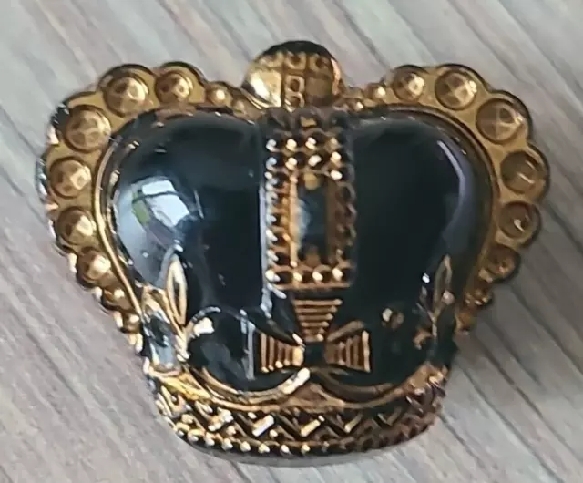 Bouton ancien en verre noir pressé ou jais avec dorure 20x25mm 3,80g
