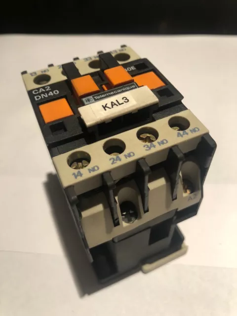 Telemecanique CA2-DN40 contactor 10 A, 24 VDC 3 Polos Rele De Arranque
