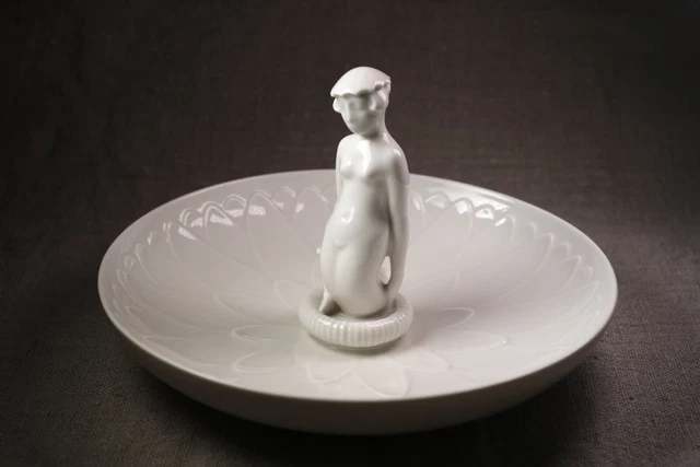 FIGURINE EN PORCELAINE ROYAL COPENHAGEN Enfant Avec Accordéon 3667