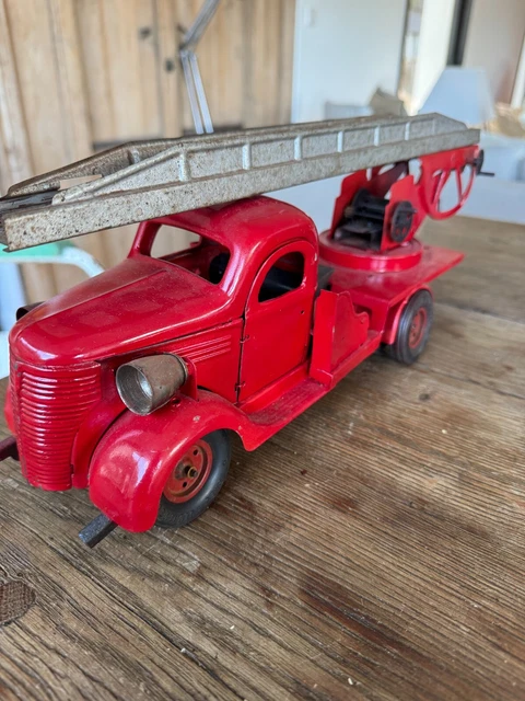 Véhicule Miniature Camion Pompiers Hotchkiss Premier Secours 1960 1/64 - Collection