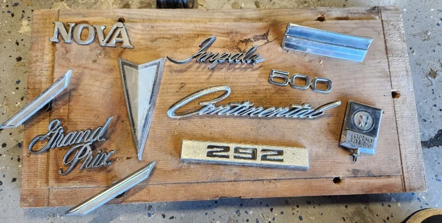 Vtg Hood Ornamet/emblems