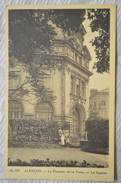 CPA " ALENCON - Le Fronton de la Poste - Le Square