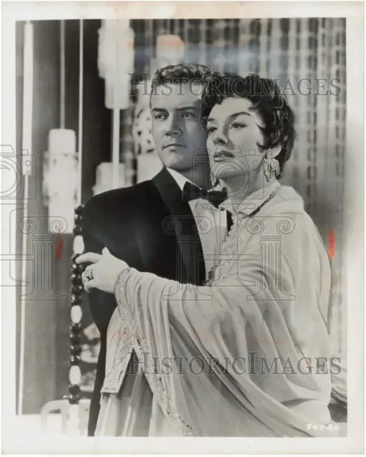 1959 Press Photo Actors Roger Smith & Rosalind Russell in Film "Auntie Mame"