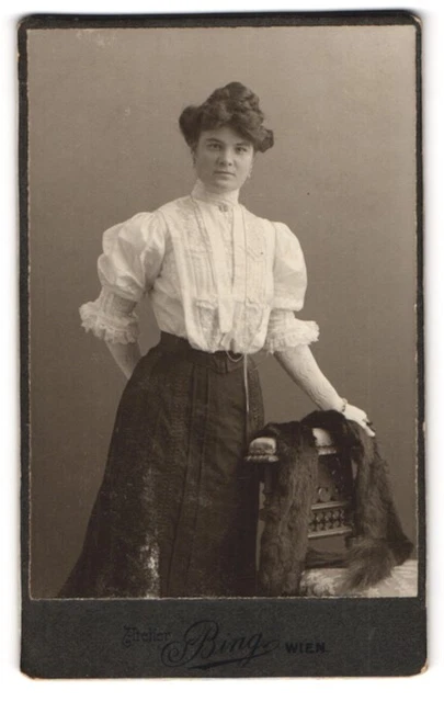 Fotografie Sigmund Bing, Wien, I. Goldschmidgasse 4, Junge Dame mit kunstvoll g