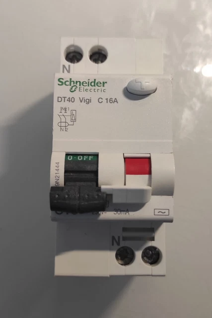INTERRUPTEUR DIFFERENTIEL   16 Amp  30mA  REF : 21444 SCHNEIDER DT40 COMME NEUF