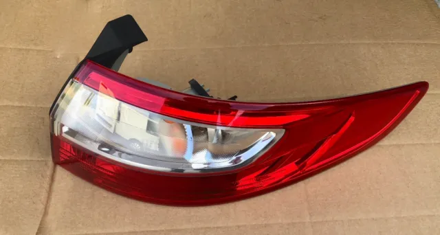 Feu arrière coté droit RENAULT Fluence 265502140R (right tail extérieur lamp)