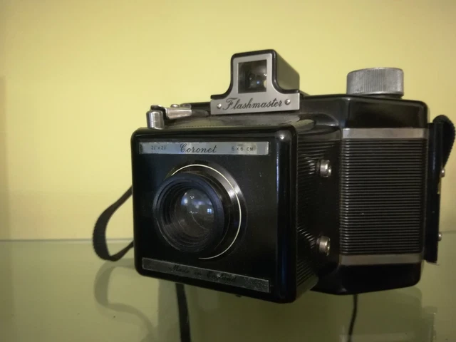 Appareil Photo Ancien Bakélite – Coronet – Vintage – Fabriqué En Italie (marquage Polaroid/Yashica)