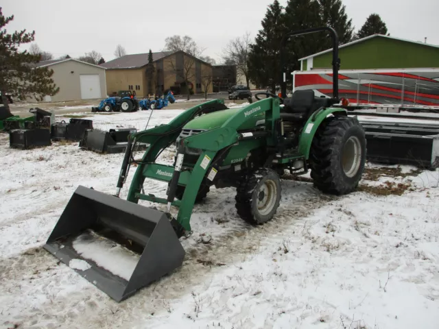 (2010) Montana Model R2844 4WD Diesel Tractor with Loader 28-hp 3PT PTO