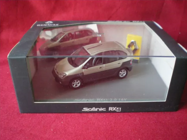 UNIVERSAL HOBBIES - RENAULT Scénic RX4  2.0 16v - 1/43em