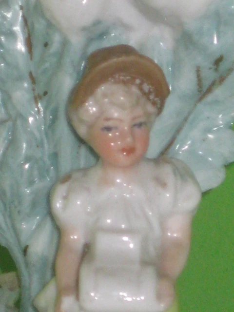Miniature porcelain poupée - Canada