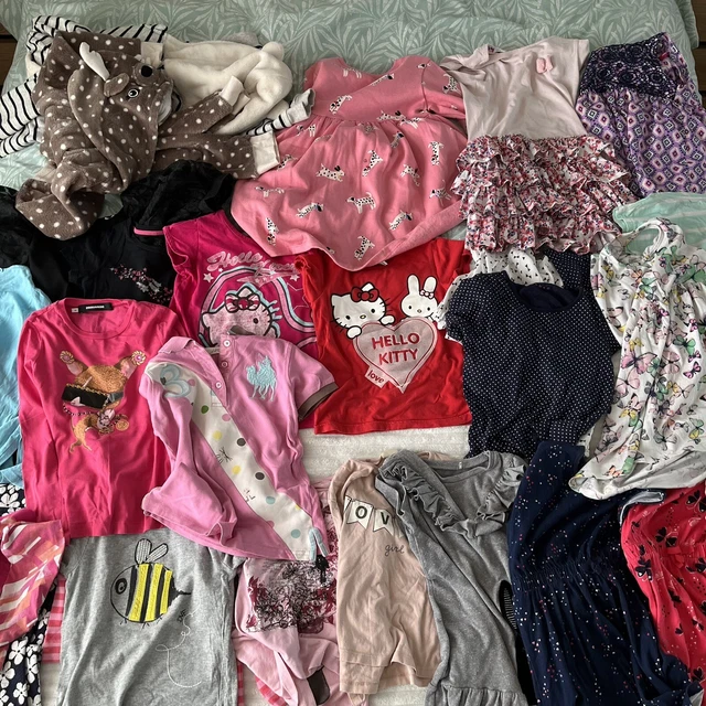 Bundle of lovely girl's clothes, age 6-7 ,26 Items H&M Dsquared2 Disney Bluezoo