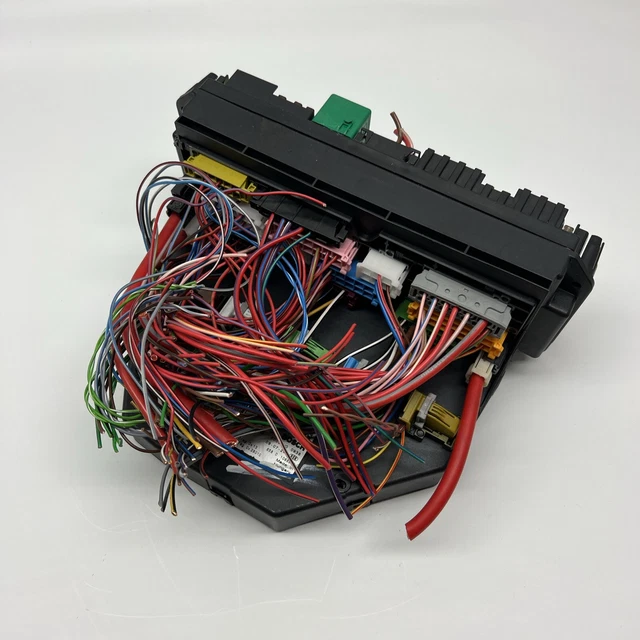 MERCEDES C CLASS W204 Front Fusebox Sam Module A2049009501 £189.50 ...
