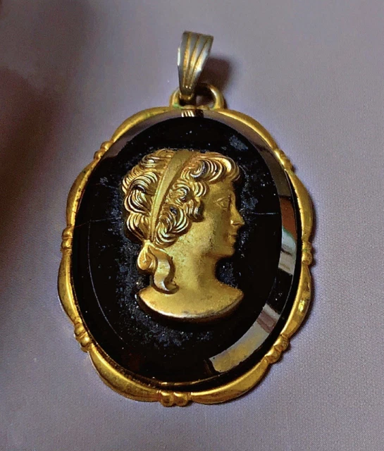 Pendentif Ancien En Or De Tolède - Damascène Avec Camée En Porcelaine - Bijou Vintage Parfait état