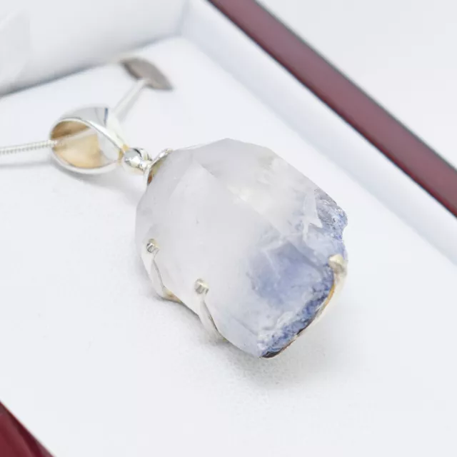 Collier pendentif bleu Dumortierite en quartz par Stones Desire 3