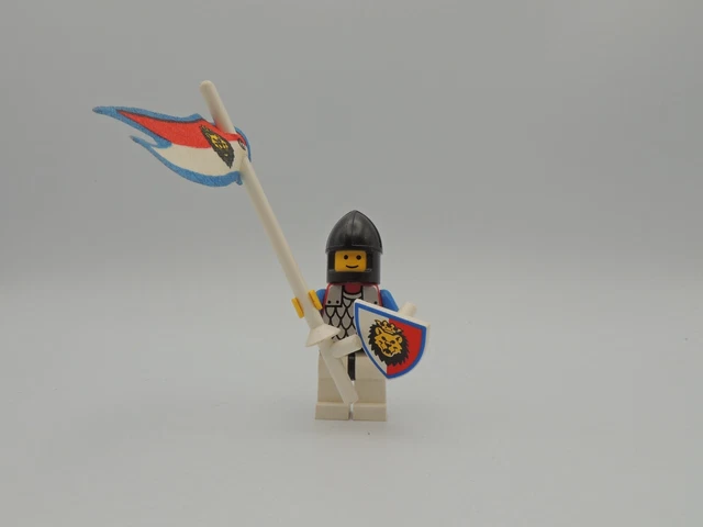 Vintage LEGO Knight - Mail Scale Figure - CAS145 - Castle Minifigure