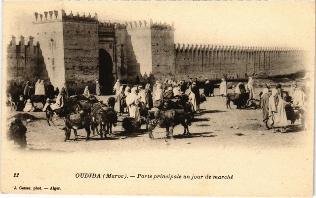 CPA AK MAROC Geiser OUDJDA Porte principale un jour de marche (69032)