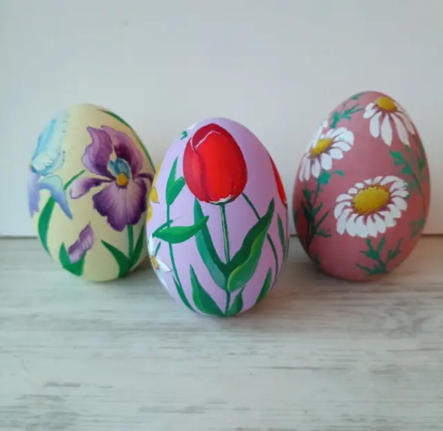 Huevo de Pascua Huevo de madera pintado con un tulipán pintado Decoración...