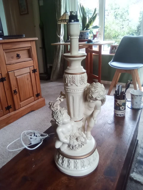 Schöne Detaillierte Vintage Italienische Keramik Lampenbasis Cherubs