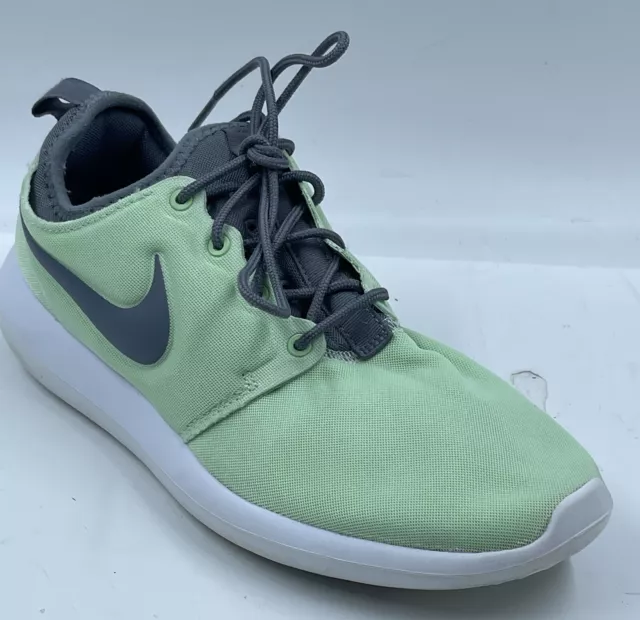 Nike Roshe Two Womens Sneakers 9.5 Green White Athletic Running Shoes 844931-303