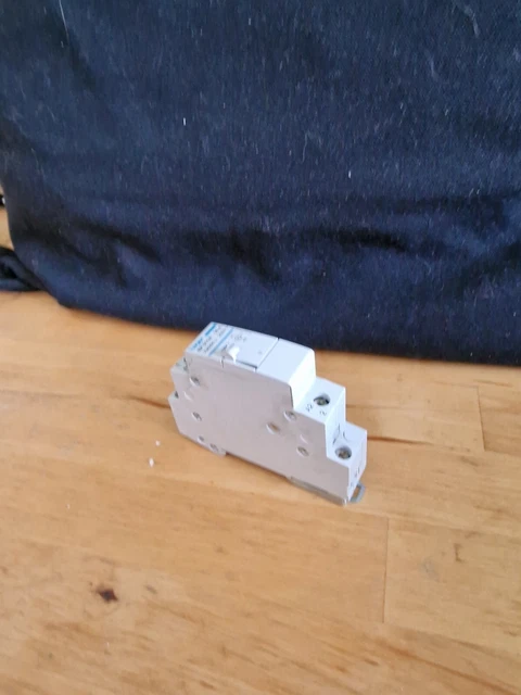 Finder Stromstoßschalter 16A 250V 1S 20.21.8.024.4000 | 30178882