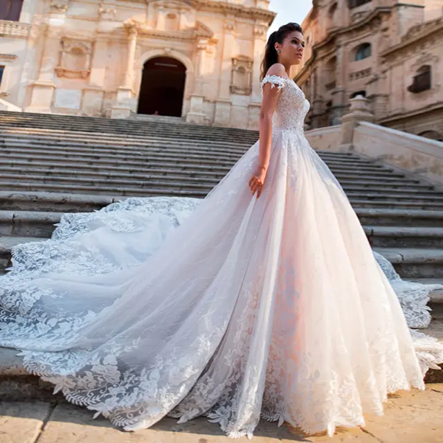 Luxury Wedding Dresses Princess Off Shoulder Lace Applique Sweetheart Gowns