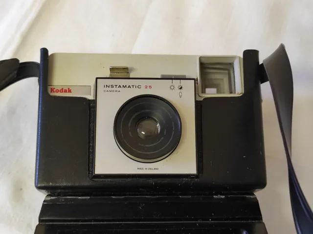 Ancien appareil photo KODAK Instamatic 25