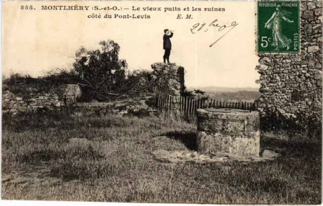 CPA Montlhery Le vieux puits et les ruines (1361566)