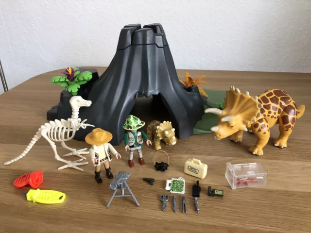 Playmobil 4170 Vulkan und Triceratops mit Baby Dinosaurier