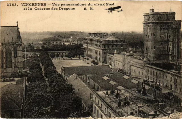 CPA MILITARY Vincennes - Panoramic view of the old fort and the barracks (317321)