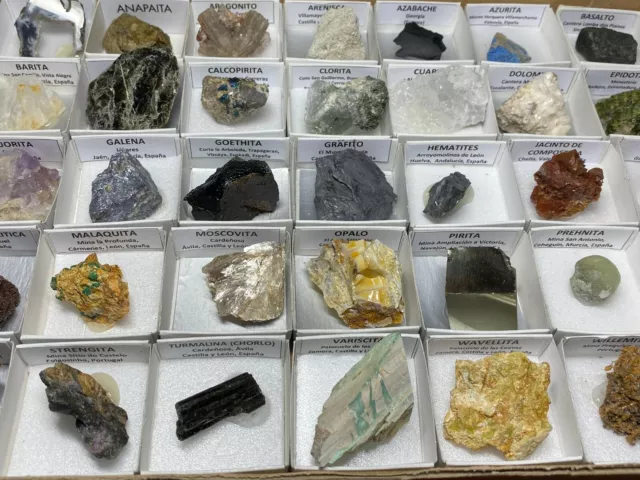 Colección de 35 o 54 Minerales diferentes en cajita de cartón 4x4cms  VER LISTA