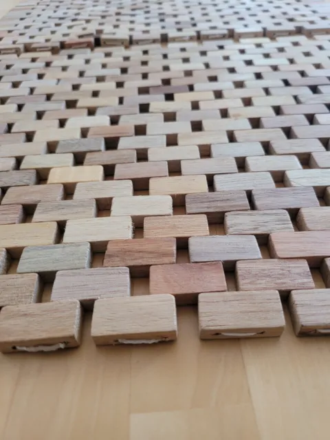 Wundervolles Tisch-Set aus hellem Holz, zweiteilig, nachhaltig