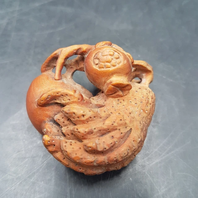 Kleine feine Holzschnitzerei-Pfirsich und Blumen Darstellung,signiert China