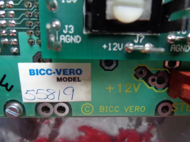 Arrière-plan à fentes BICC VERO VME Bus J1 9 avec PCB 18540-01 Rev B 3