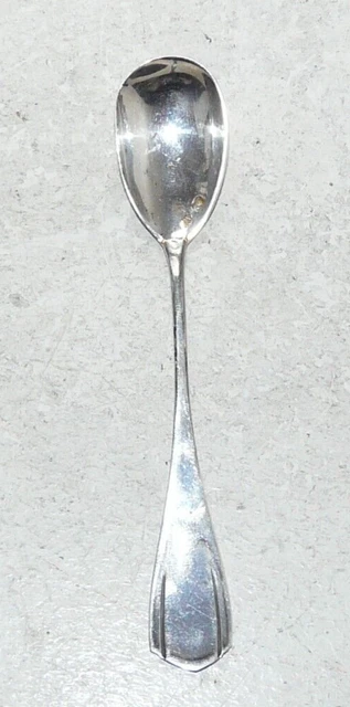 CUILLÈRE ANCIENNE Argent massif. Minerve et orfèvre